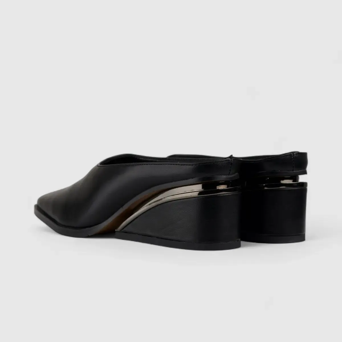 Bulbul Wedge Push In Black CAR5015
