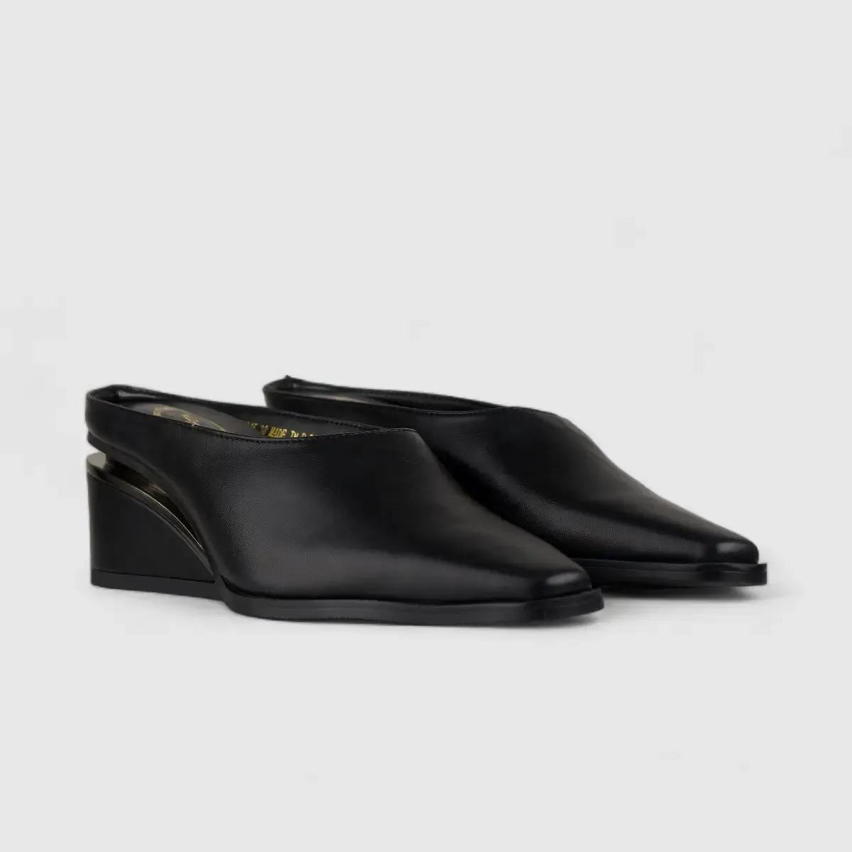 Bulbul Wedge Push In Black CAR5015