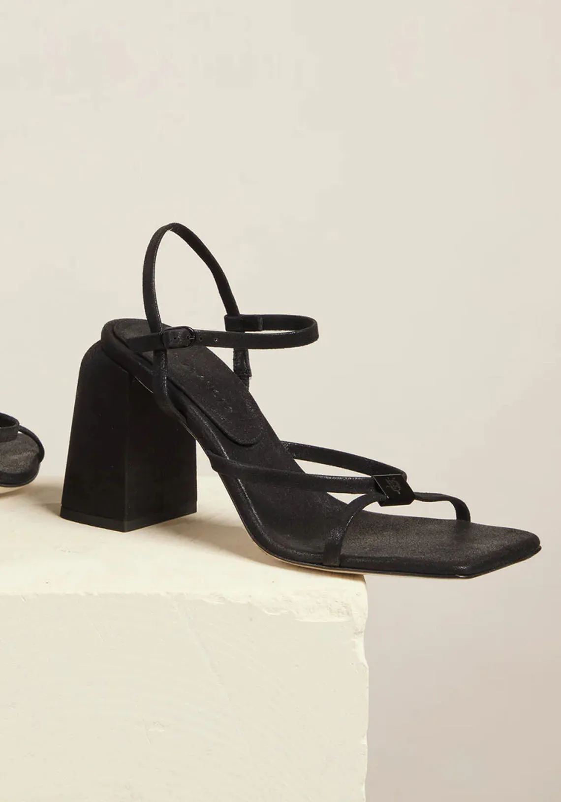 CLEO BLACK